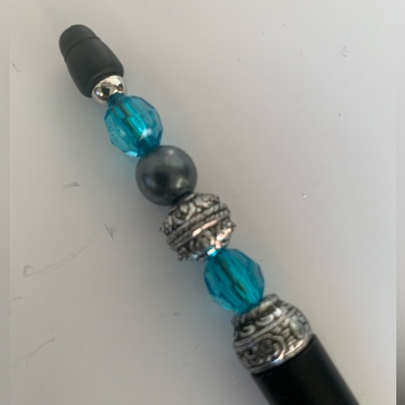 Hand crafted Beaded Pen, black ink with extra refillable ink. - Picture 2 of 2